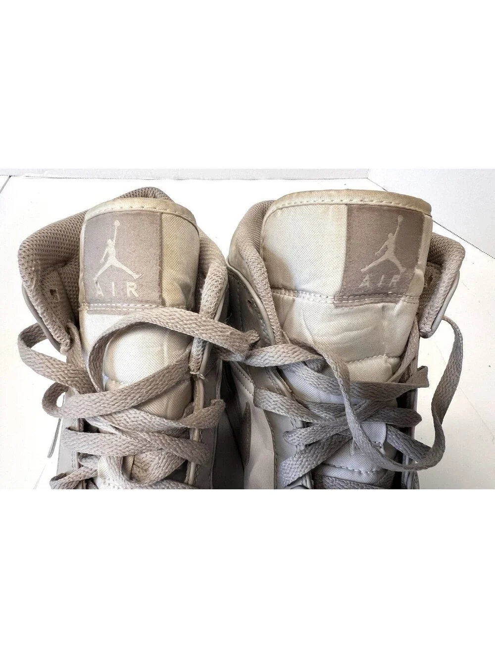 Nike Air Jordan 1 Mid College Grey Light Bone 554724-082 Size Mens 10.5